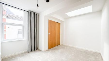 2 bedroom flat to rent - Photo 2