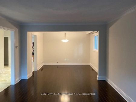 For Lease - 210 Centre Street, Richmond Hill, Ontario - Photo 4