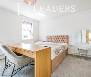 4 bedroom semi-detached house to rent - Photo 4