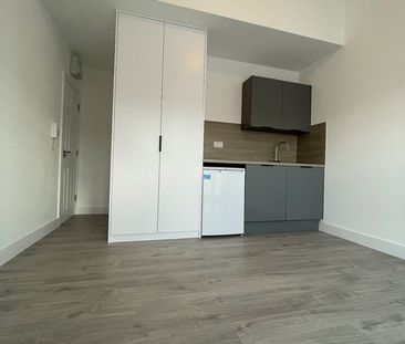 Studio Flat, Mitchell Road, N13 - Photo 3