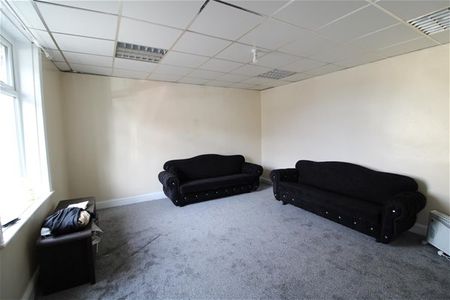 Yews Hill Road, Lockwood, Huddersfield - Photo 2