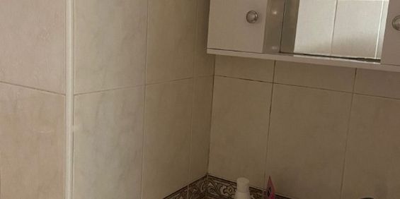 Se inchiriaza apartament in zona Carierei - Fotografie 3