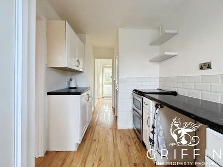 West Thorpe, Basildon, Essex, SS14 - Photo 4