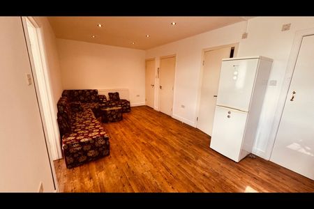 1 Bed Flat, Park Royal Road, NW10 - Photo 5
