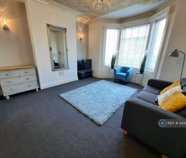 1 bedroom in a house share to rent - Photo 2