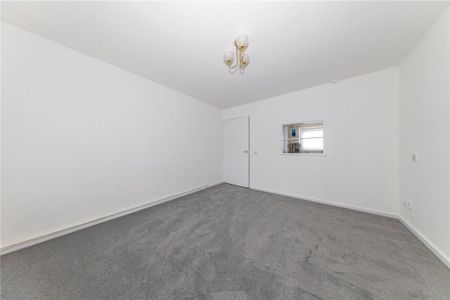 2 bedroom maisonette to rent - Photo 5