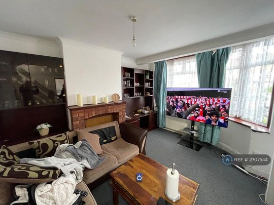 3 bedroom semi-detached house to rent - Photo 1