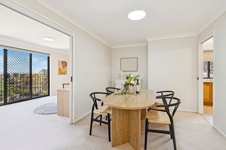 6 Vivyan Close, Denistone NSW 2114 - House For Rent | Domain - Photo 5