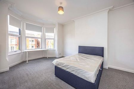 3 bedroom apartment to rent - Photo 2