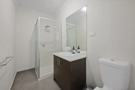 Stylish, Private & Perfectly Positioned - Photo 4