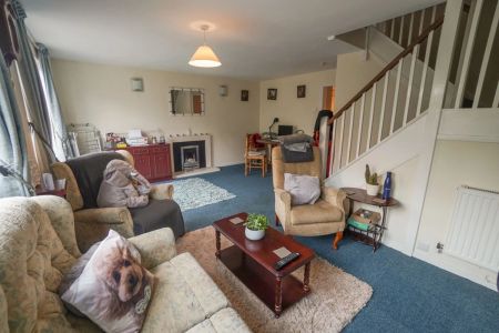 To Rent Archdale Close, Ensbury Park, Bournemouth, BH10 £1,800 pcm Tenancy Info - Photo 3