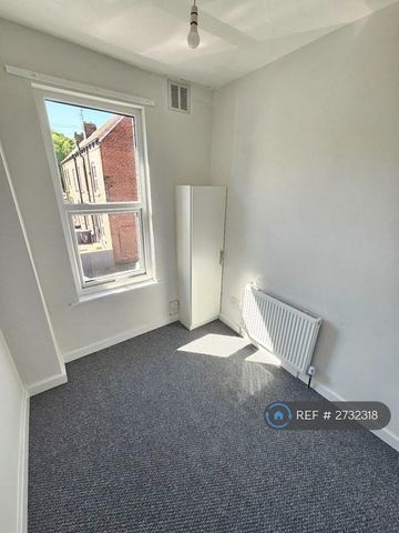 2 bedroom end of terrace house to rent - Photo 3