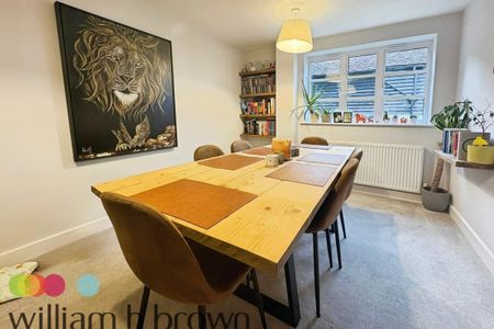 High Street - Photo 2