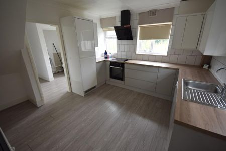 3 bedroom semi-detached house to rent - Photo 5