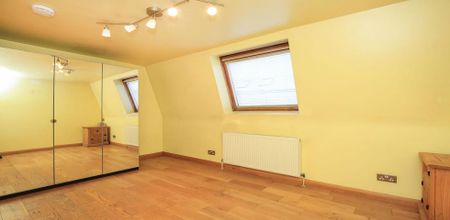 Recently refurbished two double bedroom flat minutes to Archway Tube. - Photo 2