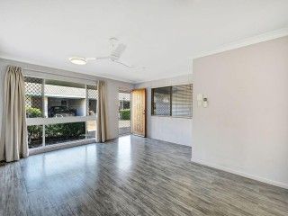 Stones throw to Stockland - Photo 1