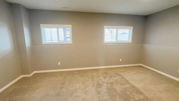 3 Bedroom Townhouse Available in Lacombe! - Photo 1