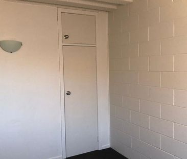 2/10 Wellington Street - Photo 6