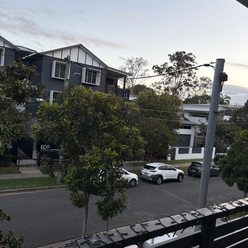 Holland Park - Photo 1