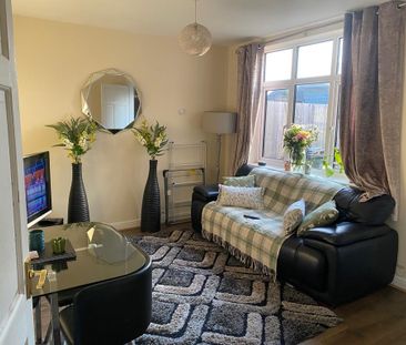 1 bedroom in a house share to rent - Photo 1