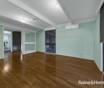 Natural Light & Leafy Vibe - Photo 2