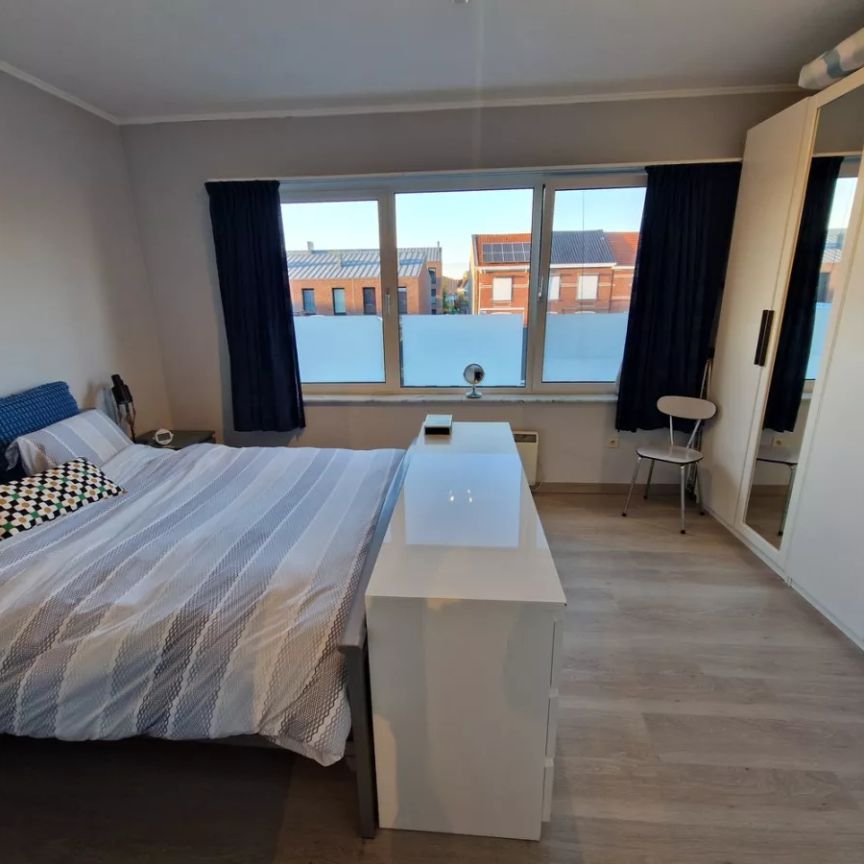 Appartement met één slaapkamer en garagebox in het centrum van Wijnegem! - Photo 1