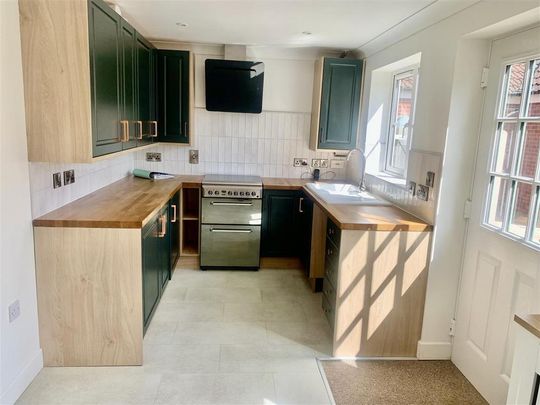2 bedroom end of terrace house to rent - Photo 1