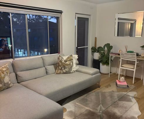 Gladesville - Photo 1