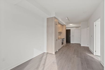 For Lease - 60 Honeycrisp Crescent Unit# 720, Vaughan, Ontario - Photo 3