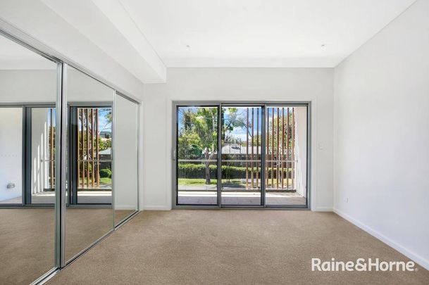 Luxury 3 Bedroom Townhouse - Close To Town - Photo 1