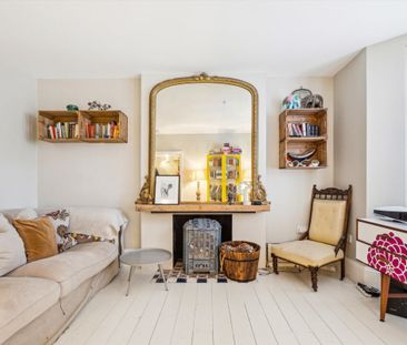 A stunning, bright, spacious and rarely available six bedroom famil... - Photo 1