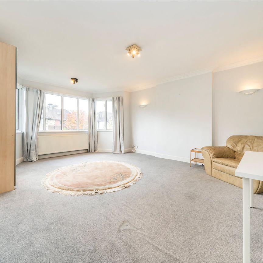 Chatsworth Road, North West London, NW2, London - Photo 1