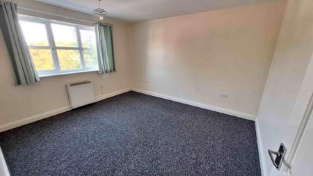 2 bedroom flat to rent - Photo 2