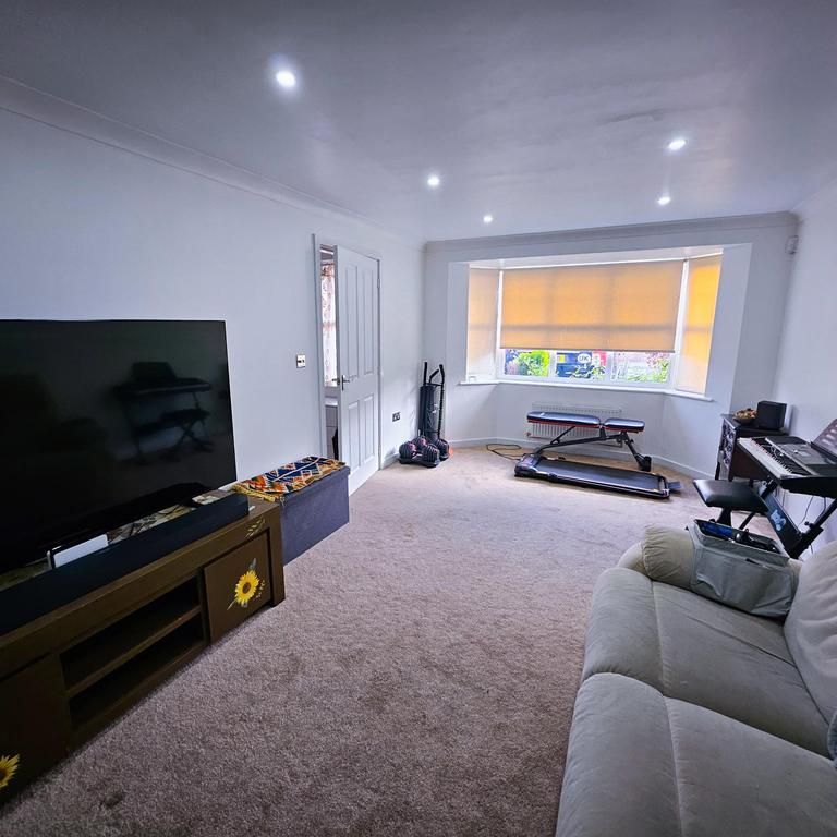 4 bedroom house to rent - Photo 1