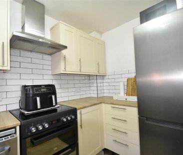 2 bedroom house to rent - Photo 2
