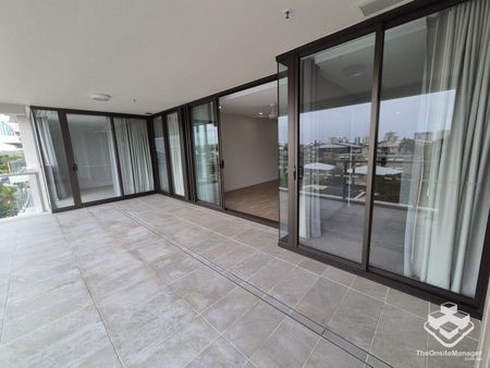 Brand new 3 Bedroom Unit - Photo 4
