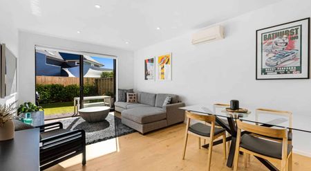 Modern, Stylish & Minutes from the Beach - Photo 5