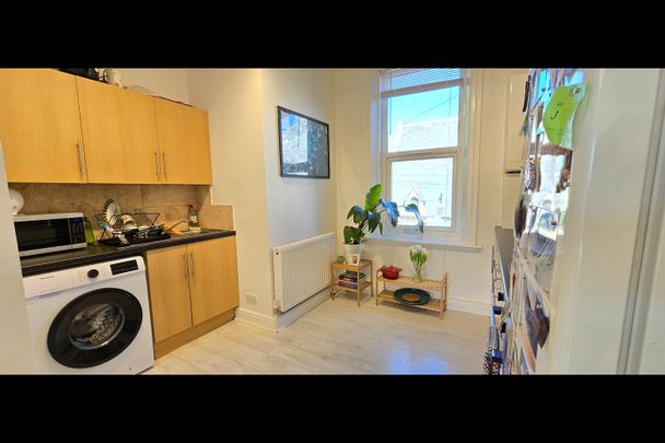 2 Bed Flat, Bennett Road, LS6 - Photo 1