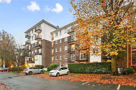A charming two bed and two bath apartment benefitting from off-street parking, gym and swimming pool, ideally located for Fulham or Earls Court. - Photo 2