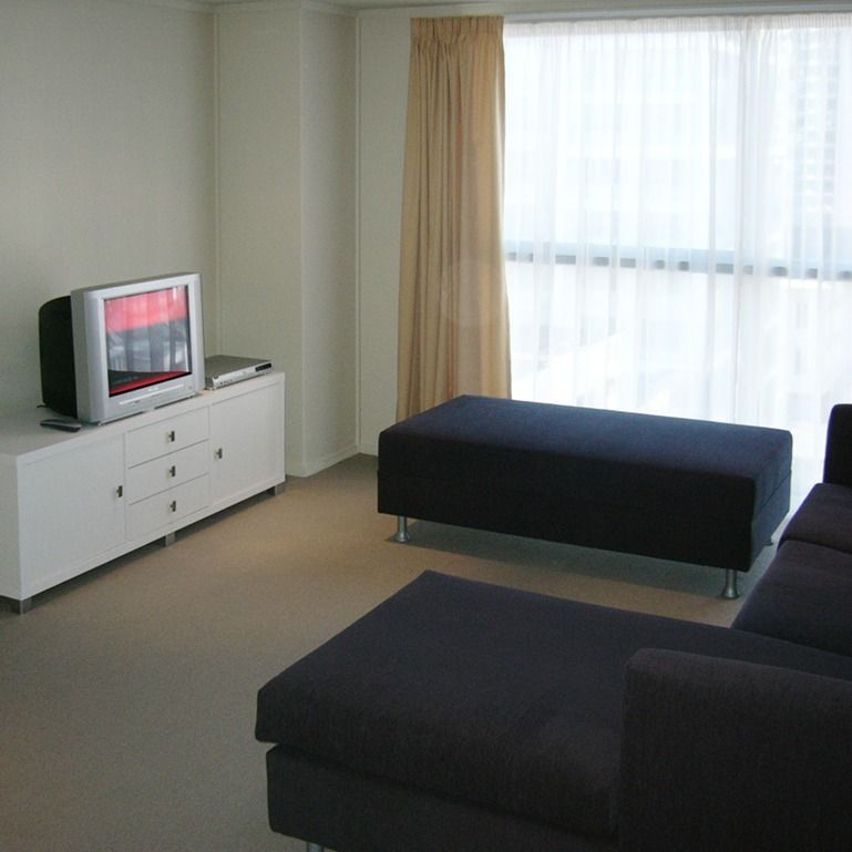 Large and Spacious - Photo 1