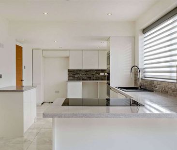 High specification modern home with impressive technology and West ... - Photo 1