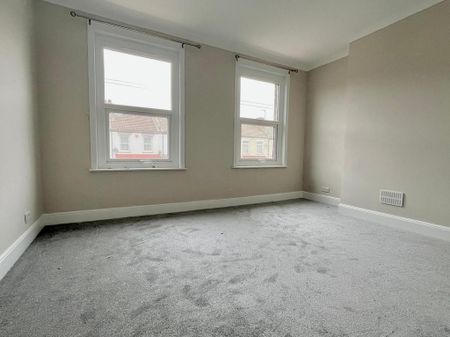 2 bedroom end of terrace house to rent - Photo 4