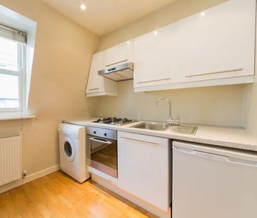 City Location 1 bedroom property with balcony near old street station - Photo 2