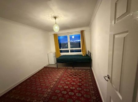 Room in a Shared House, London, IG11 - Photo 4