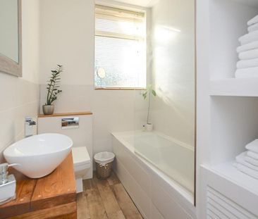 2 bedroom terraced house to rent - Photo 2