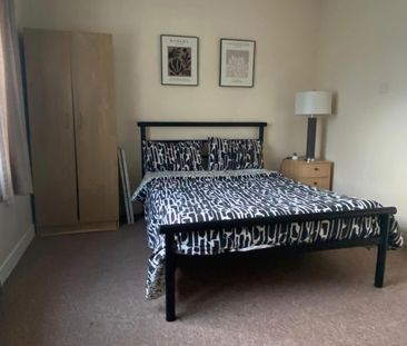 Room in a Shared House, Knepp Close, BN2 - Photo 6