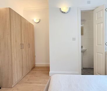 Room in a Shared House, Mellitus Street, W12 - Photo 3