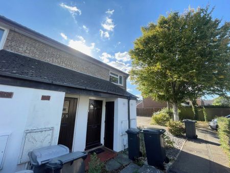 DIBDEN CLOSE, MUSCLIFF (P01205) - Photo 3