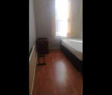 Room in a Shared House, Strone Road, E12 - Photo 2