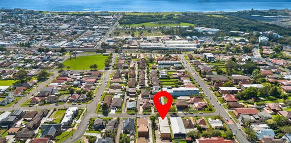 2 Bedroom Centrally Located Unit - Photo 2